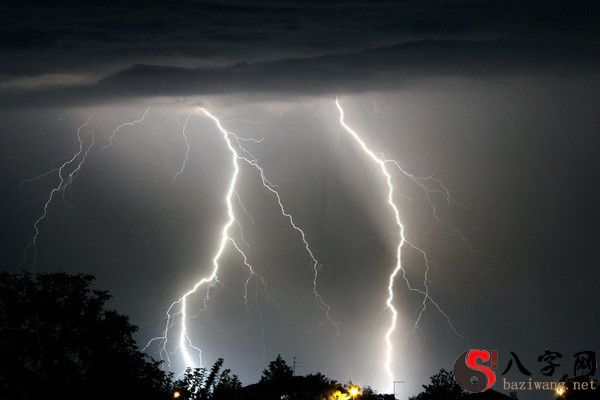 梦见电闪雷鸣