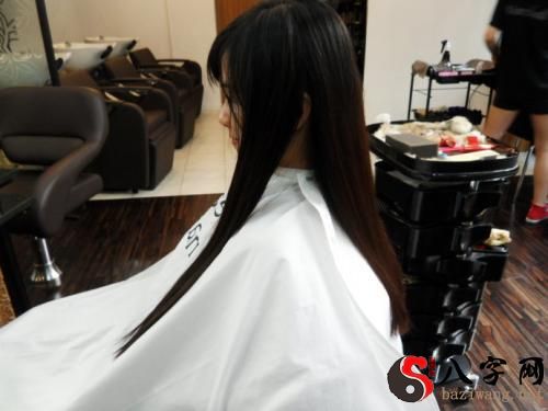 梦见去理发店剪头发