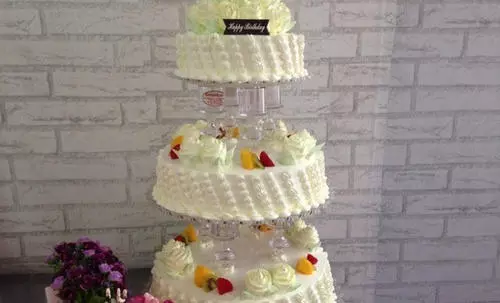 梦见自己做婚礼蛋糕