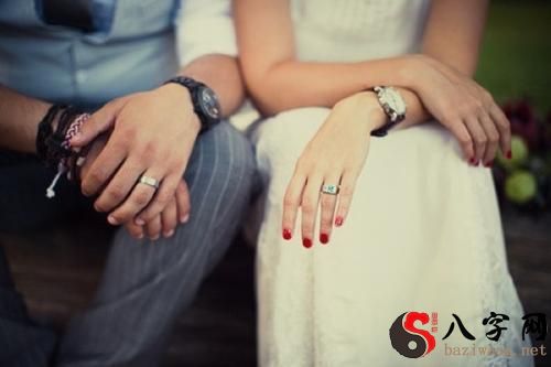 梦见老婆和别人暧昧