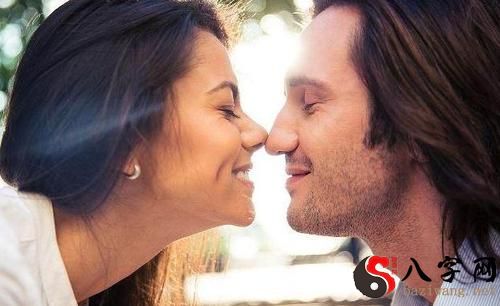 梦见与男明星很暧昧