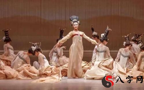 梦见看别人跳舞